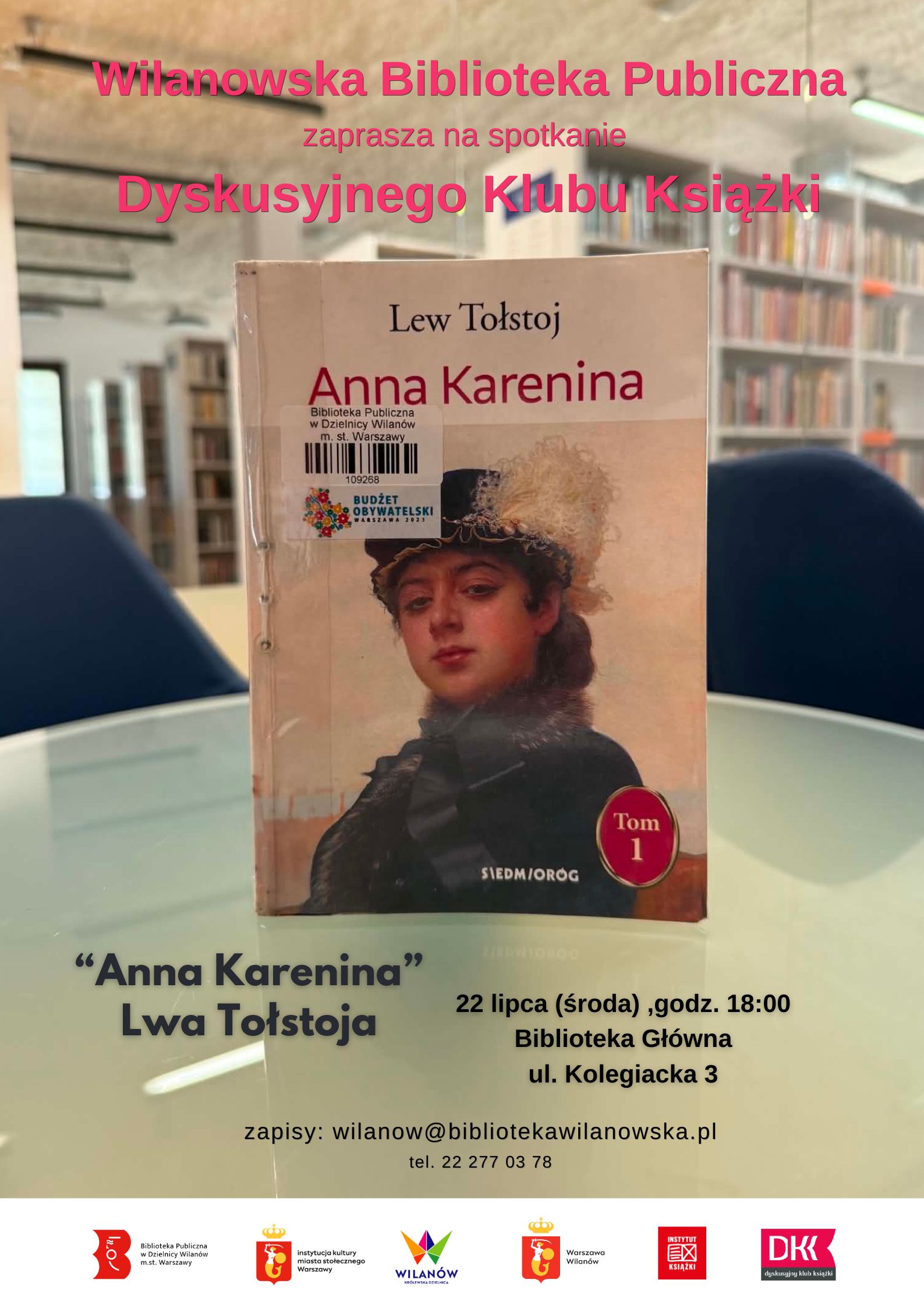 Zdjęcie książki "Anna Karenina" na tle regałów. Informacja o spotkaniu Dyskusyjnego Klubu Książki. 22 lipca, godz. 18:00, Biblioteka Główna, ul. Kolegiacka 3. Zapisy: 222770378 lub wilanow@bibliotekawilanowska.pl