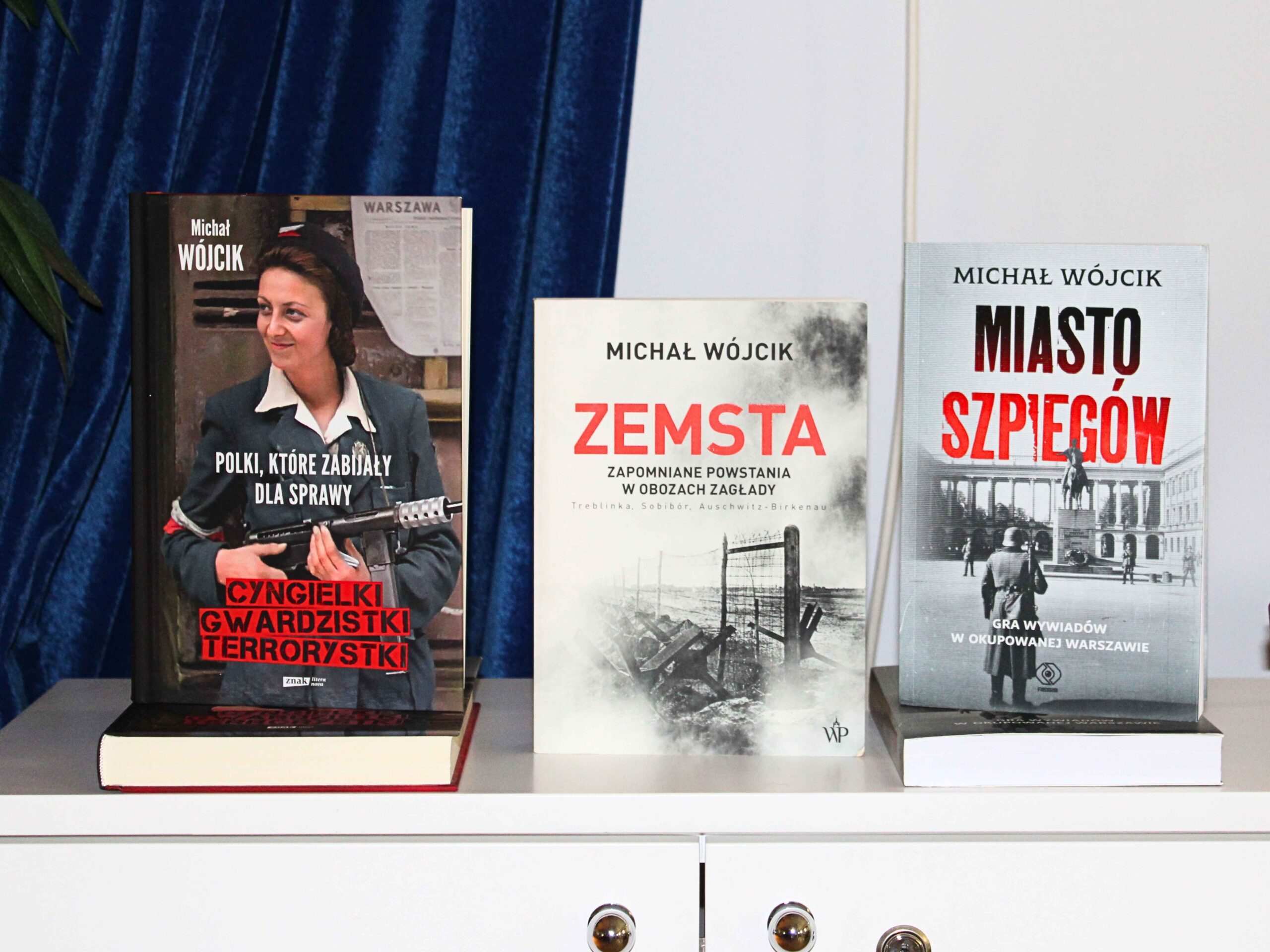 Zdjęcie książek Michała Wójcika "Zemsta", "Miasto szpiegów", "Cyngielki, gwardzistki, terrorystki".