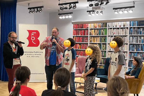 Brandon_Mull_w_Wilanowie_4_1 Od lewej tłumacz, autor i trójka uczniów